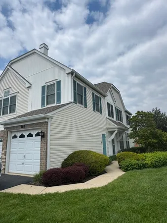 $269,900 | 268 Gazebo Lane, Unit 268, Lombard, IL 60148