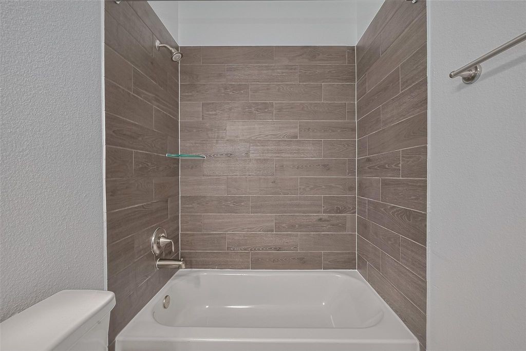 1051 Comal Trail Dayton, TX 77535 - Photo 36 of 49 a bathroom with a bath tub