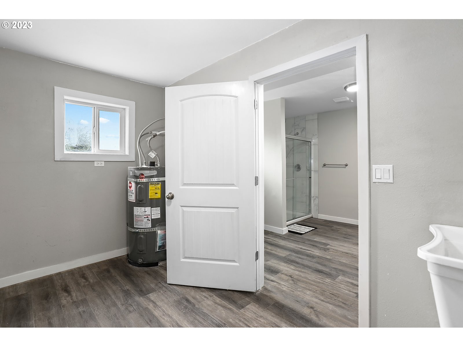 189 Acme Road White Salmon, WA 98672 - Photo 11 of 48 a view of hallway with wooden floor