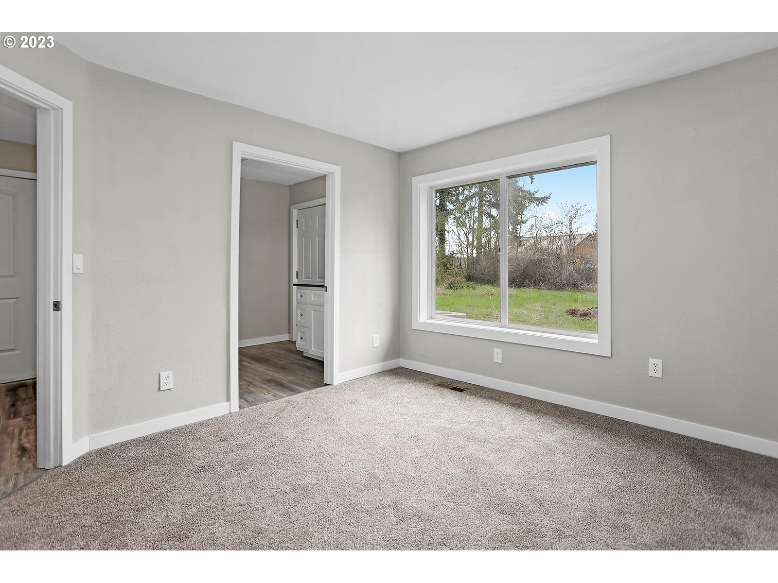 189 Acme Road White Salmon, WA 98672 - Photo 17 of 48 a view of an empty room with window
