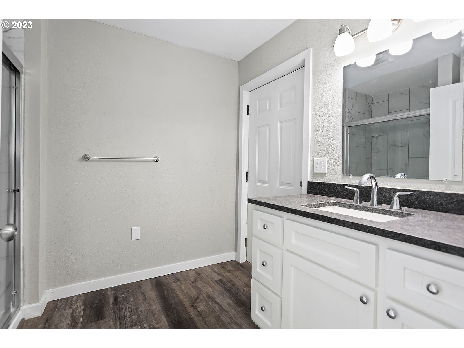 189 Acme Road White Salmon, WA 98672 - Photo 18 of 48 a bathroom with a sink and mirror