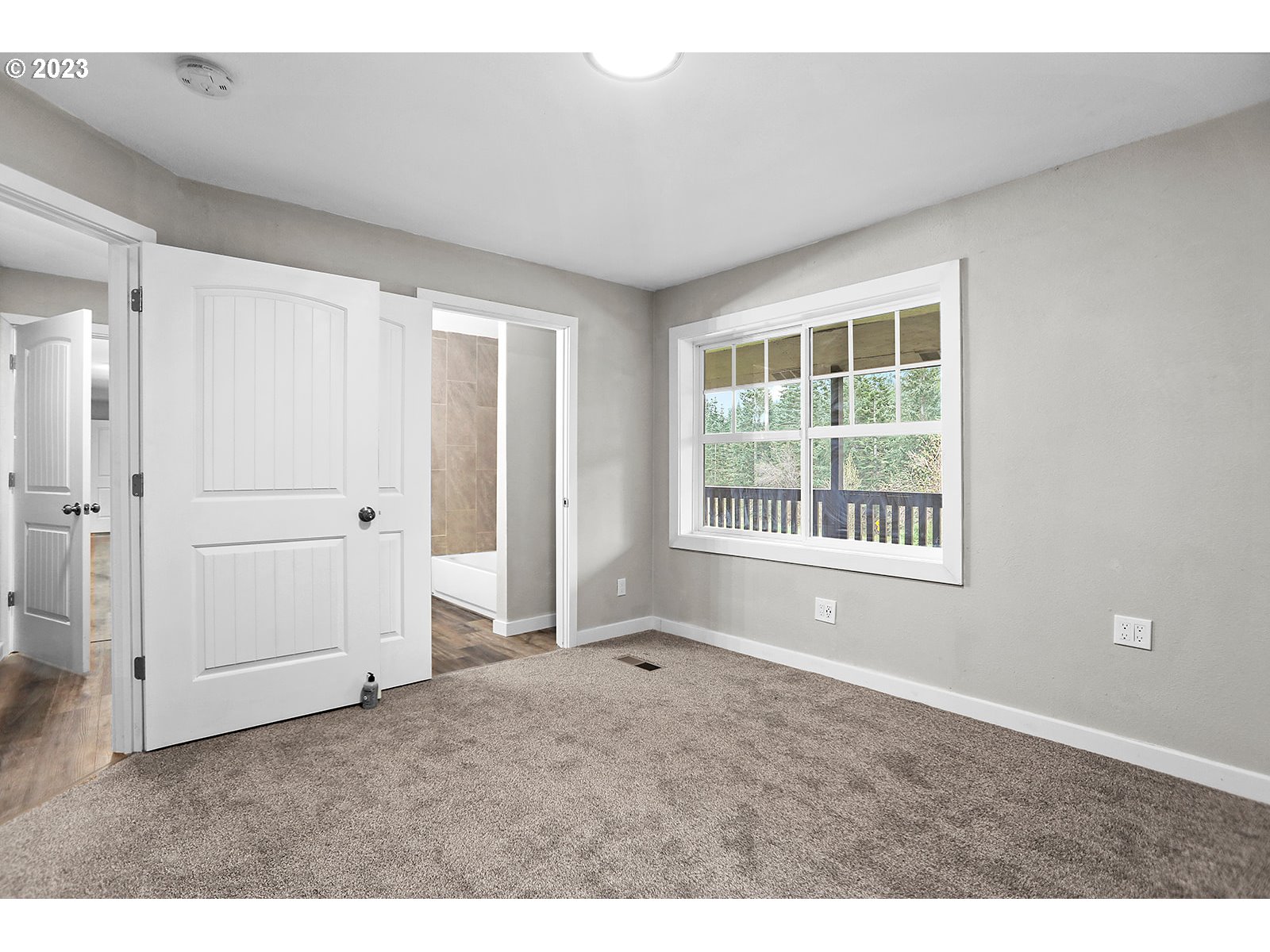 189 Acme Road White Salmon, WA 98672 - Photo 20 of 48 a view of an empty room with a window