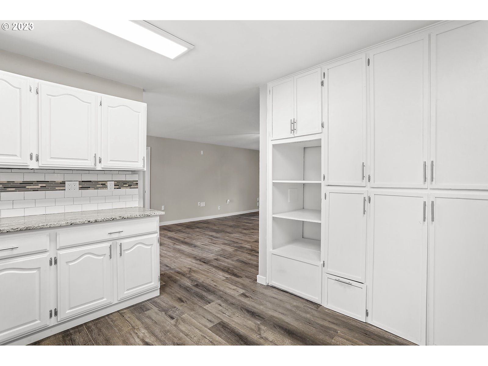 189 Acme Road White Salmon, WA 98672 - Photo 26 of 48 a kitchen with stainless steel appliances granite countertop a refrigerator and cabinets