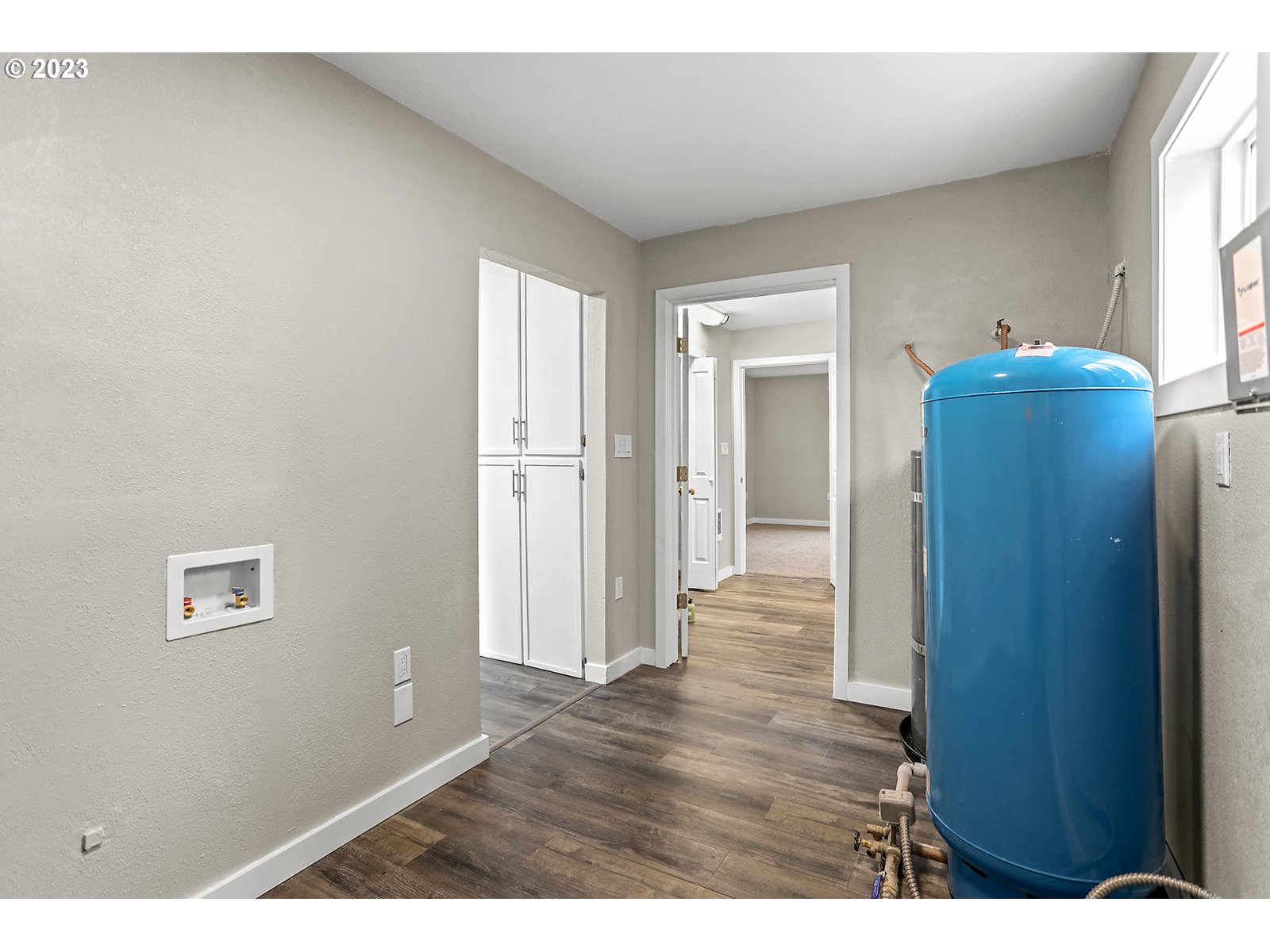 189 Acme Road White Salmon, WA 98672 - Photo 34 of 48 a view of hallway with wooden floor