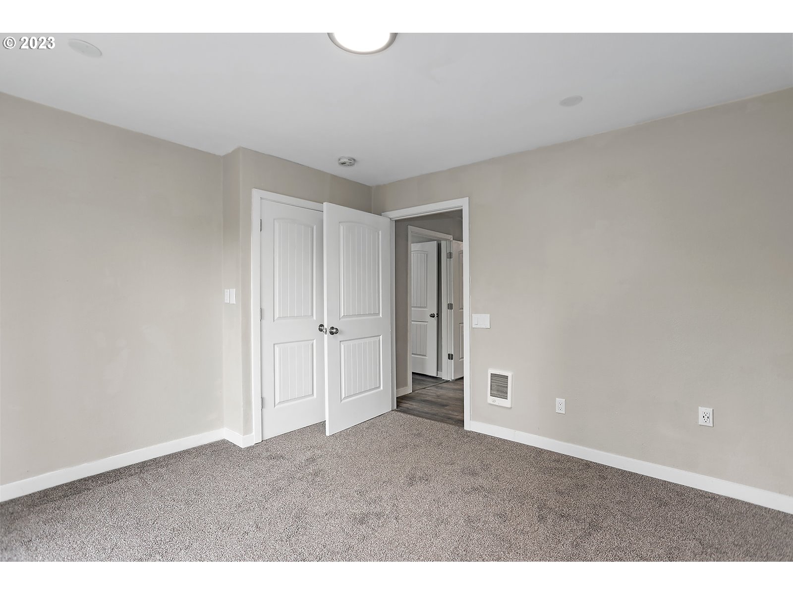 189 Acme Road White Salmon, WA 98672 - Photo 8 of 48 a view of an empty room