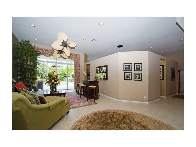 359 Mallard Road Weston, FL 33327 - Photo 16 of 20 Living Room