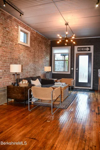 $324,900 | 17-19 Linden Street, Pittsfield, MA 01201