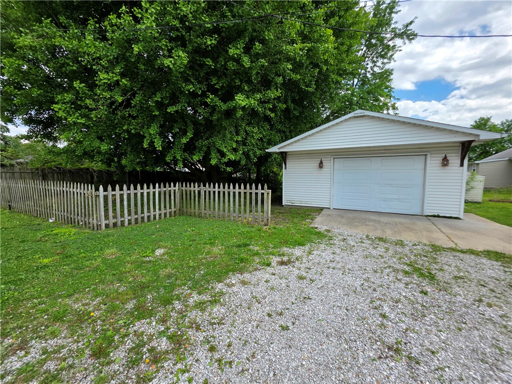 902 Wabash Avenue Paris, IL 61944 - Photo 14 of 15