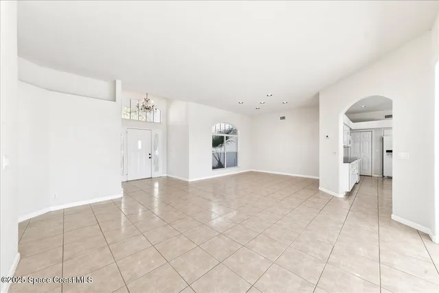 a view of a big room with closet and windows