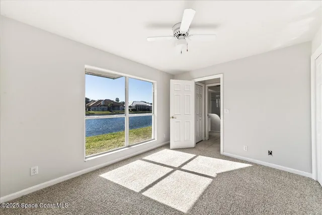 a view of a livingroom with a workspace