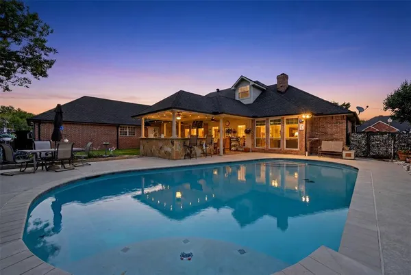 $675,000 | 2505 Inverrary Drive, Ennis, TX 75119