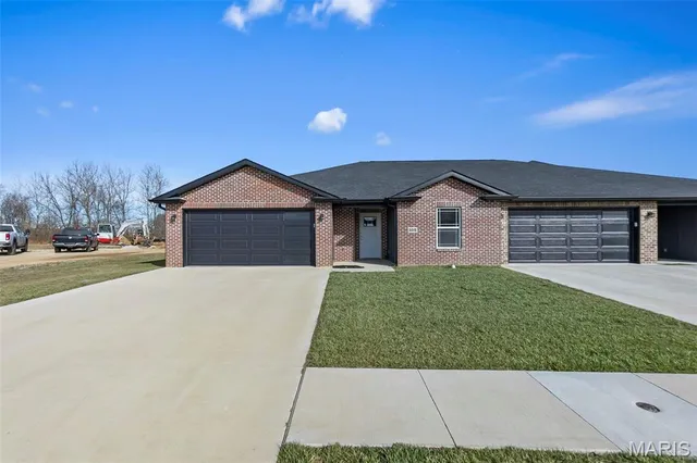 $299,900 | 102 Beechwood Lane, Cape Girardeau, MO 63701