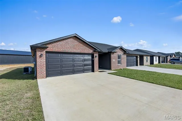 $299,900 | 102 Beechwood Lane, Cape Girardeau, MO 63701