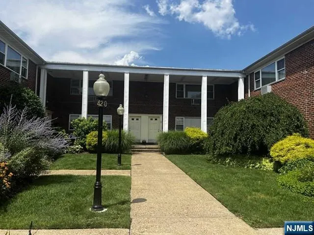 $1,700 | 420 Sheridan Place, Unit 9, Fairview, NJ 07022
