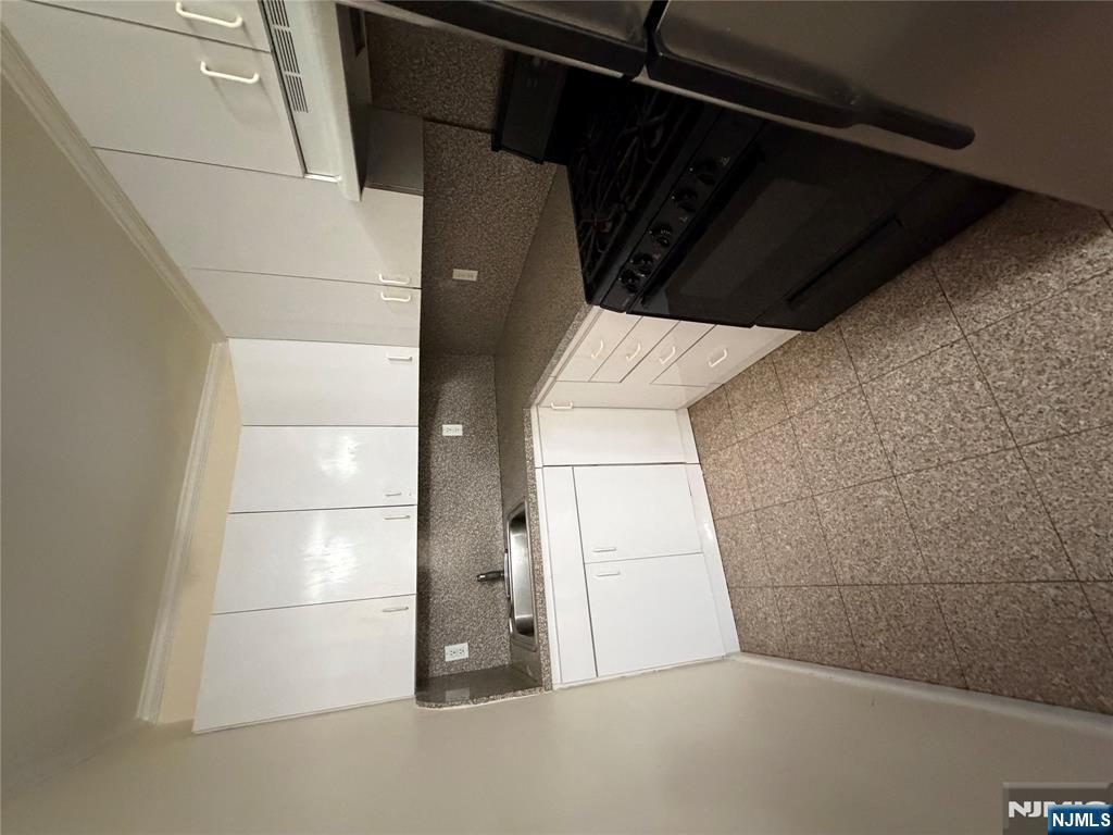 420 Sheridan Place, Unit 9 Fairview, NJ 07022 - Photo 5 of 8