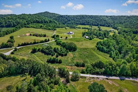 a view of a house with backyard