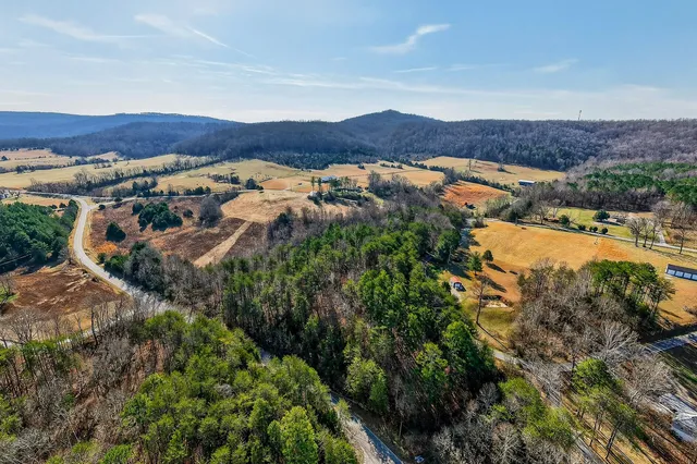 $549,900 | 305 Caney Bend Drive, Doyle, TN 38559