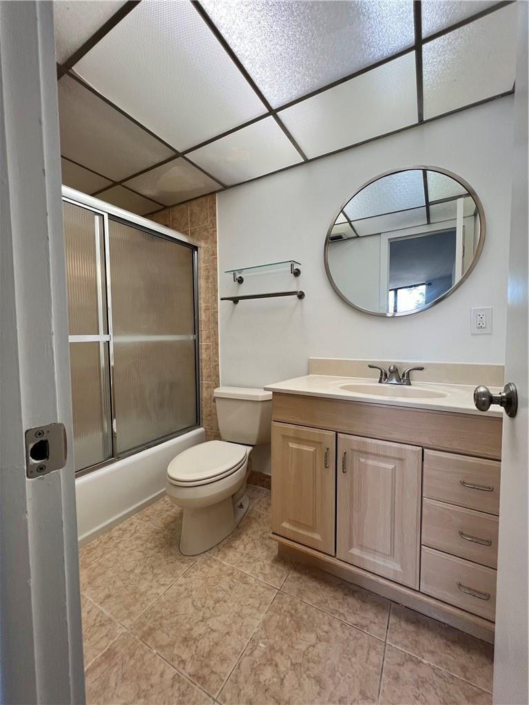 6451 North University Drive, Unit 112 Tamarac, FL 33321 - Photo 19 of 21 a bathroom with a toilet a sink and mirror