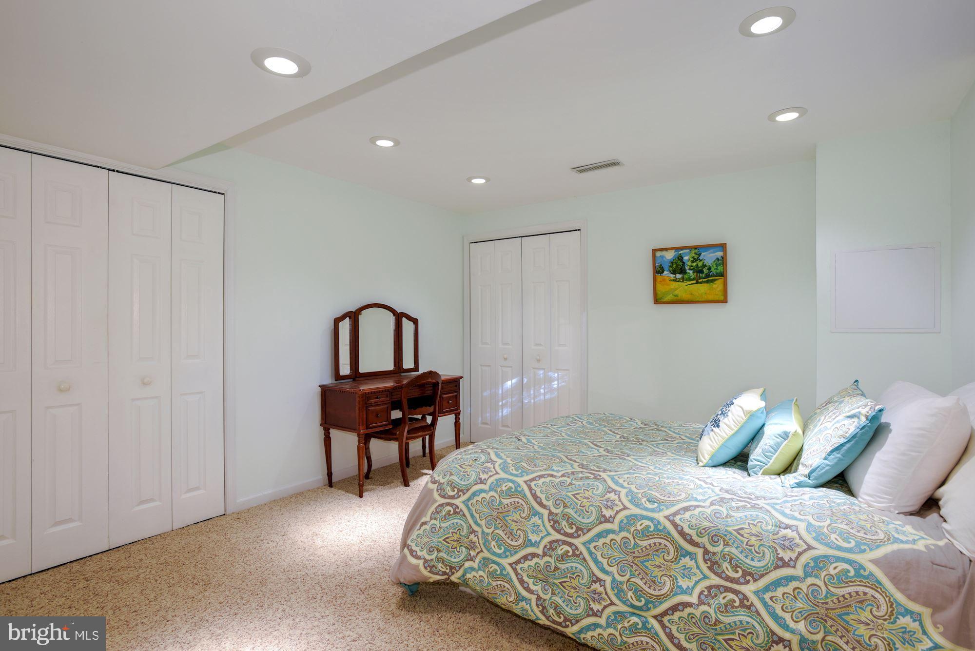 14 Rutherford Circle Sterling, VA 20165 - Photo 27 of 32 Gallery Image 27
