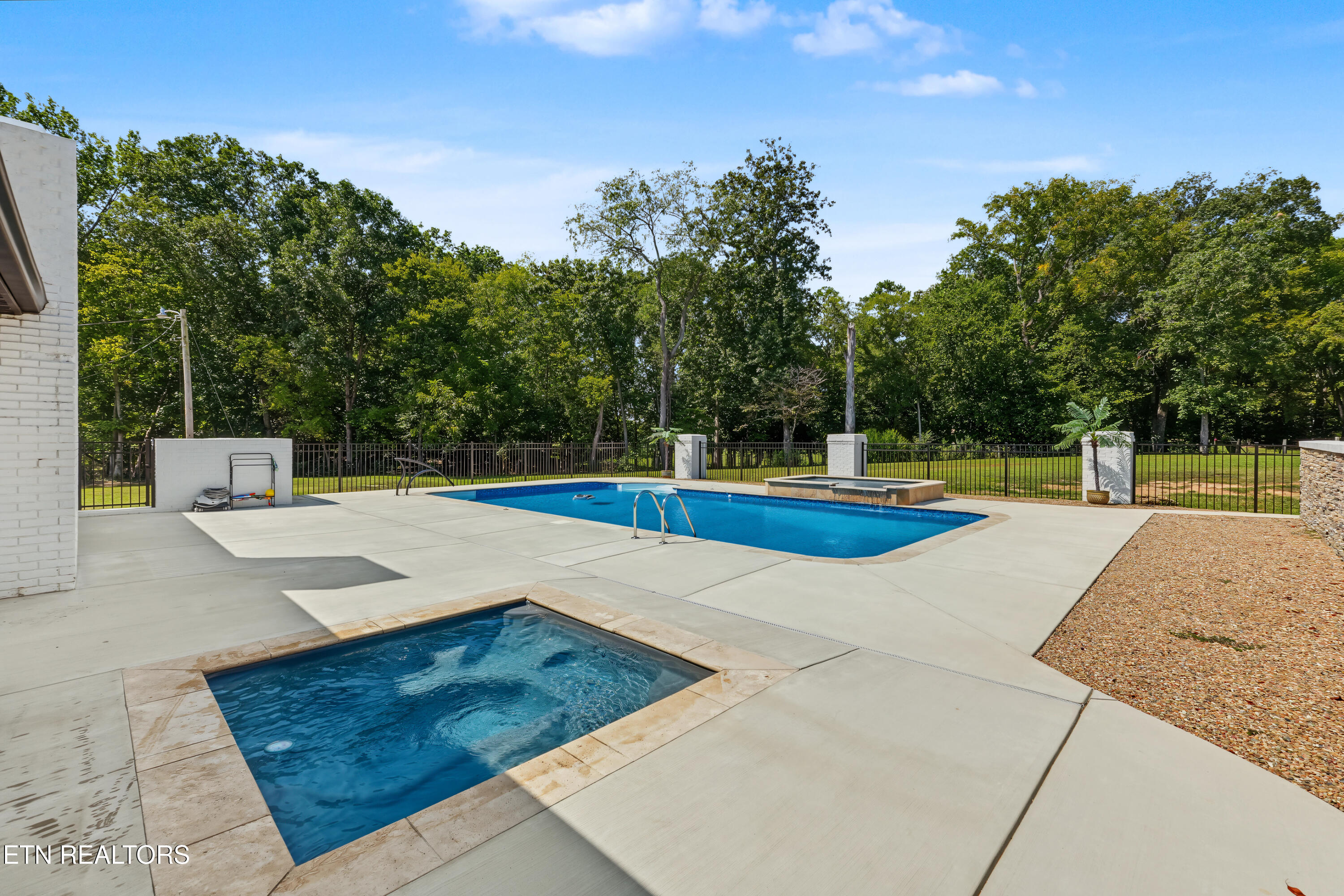 819 Edna Garland Road Maryville, TN 37801 - Photo 36 of 45 Pool area