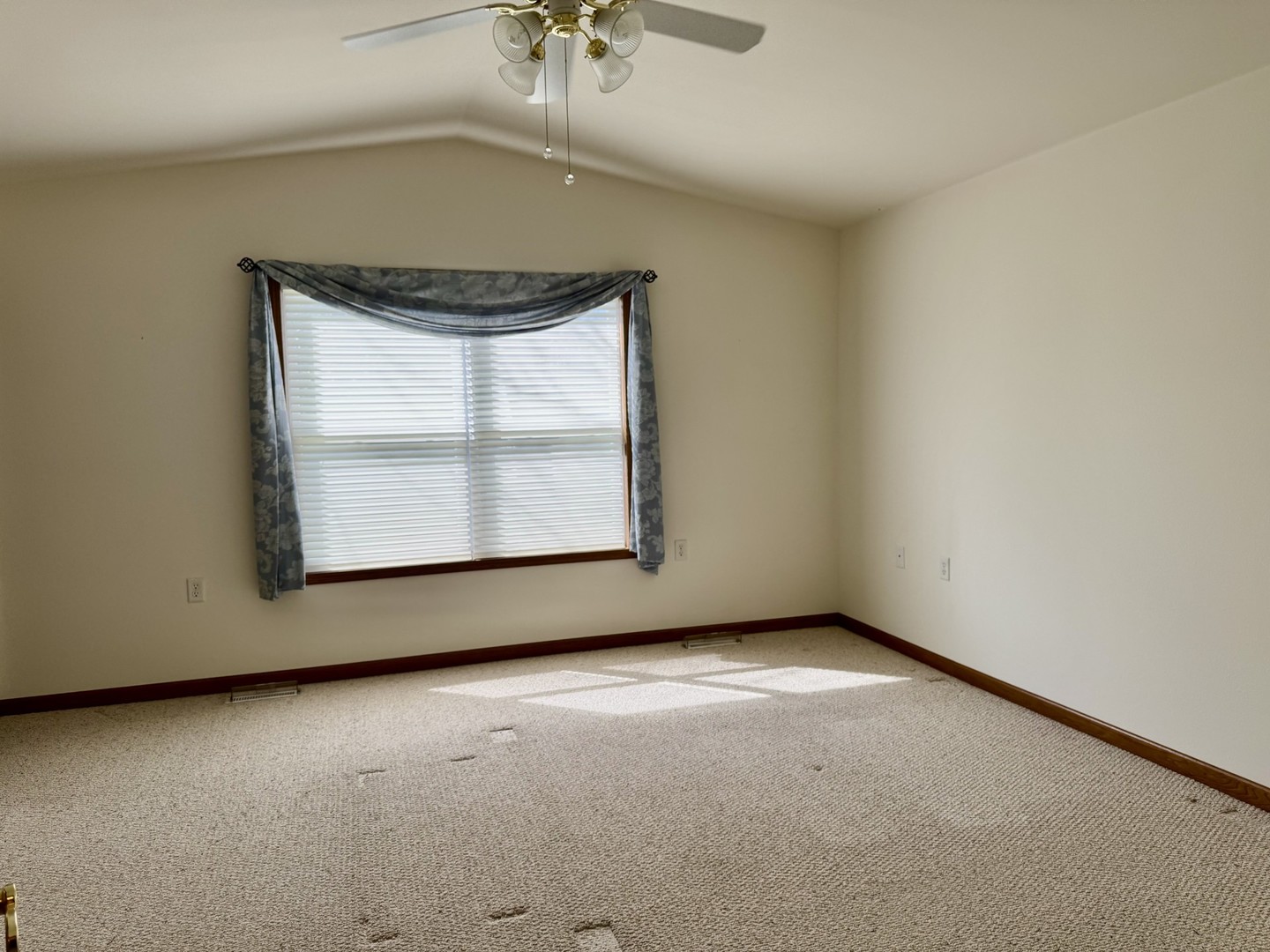 2800 Becker Drive Peru, IL 61354 - Photo 19 of 23 an empty room with a window