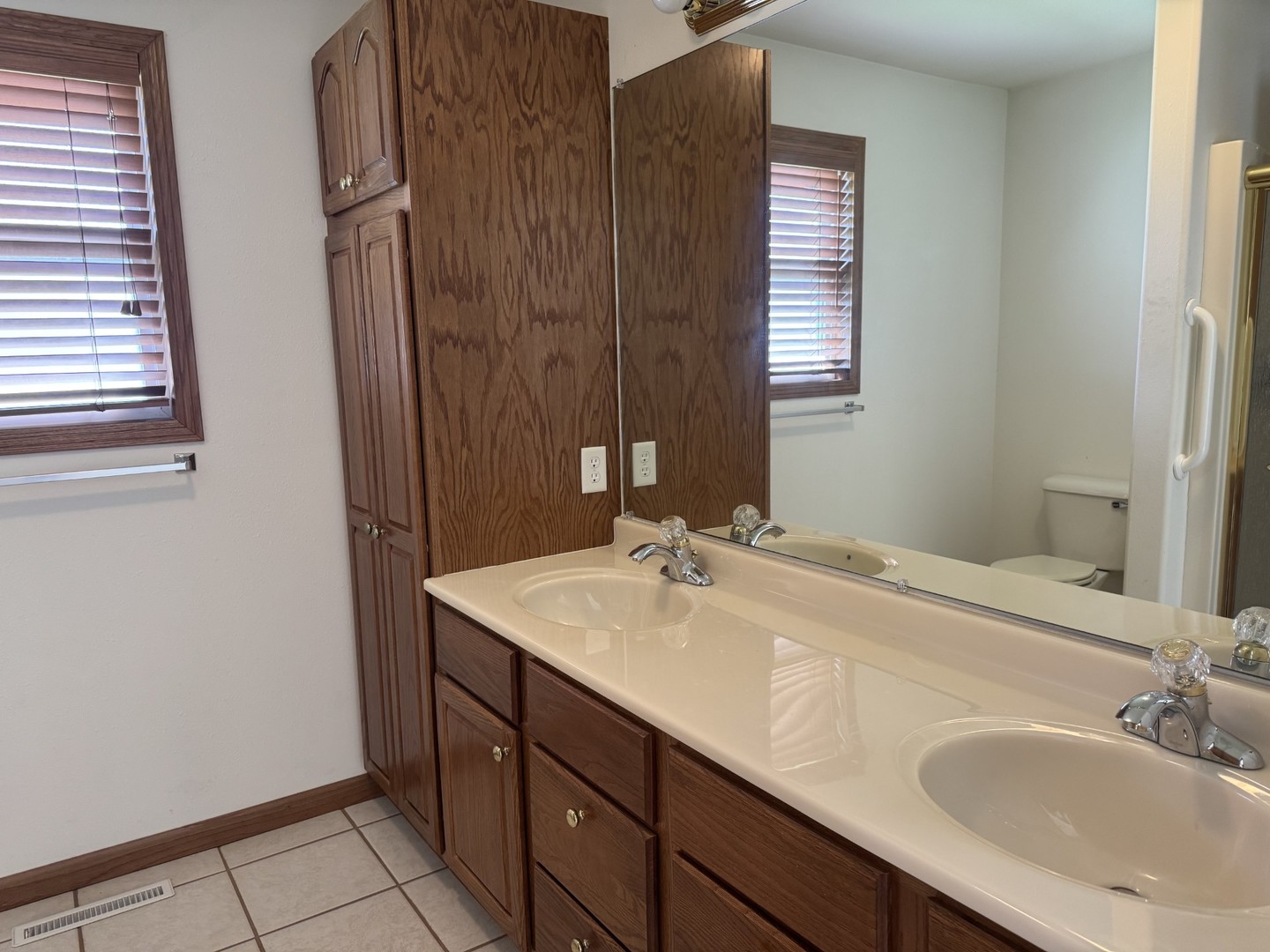 2800 Becker Drive Peru, IL 61354 - Photo 21 of 23 a bathroom with a sink and a mirror