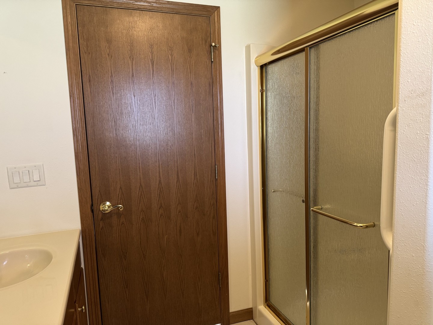2800 Becker Drive Peru, IL 61354 - Photo 23 of 23 a bathroom with a shower and a tub