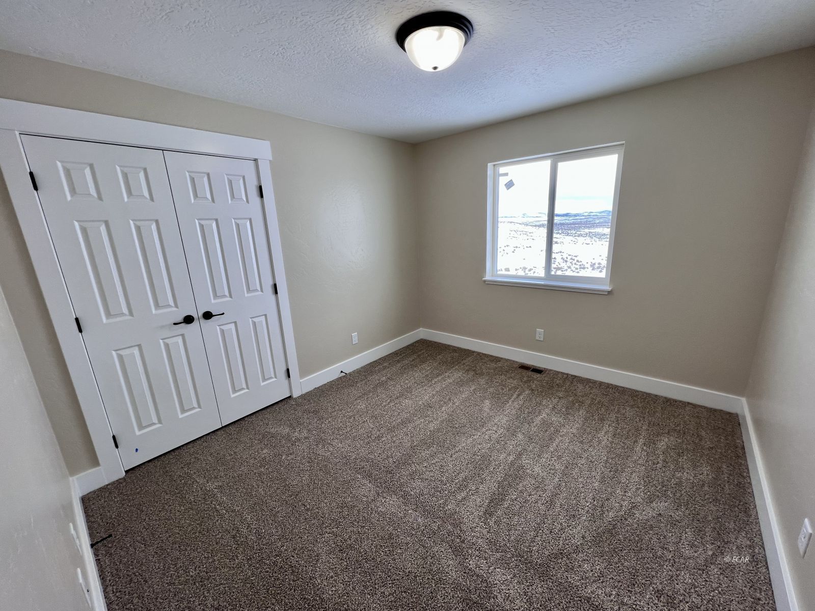 997 Sun Vly Road Spring Creek, NV 89815 - Photo 20 of 27 an empty room with windows