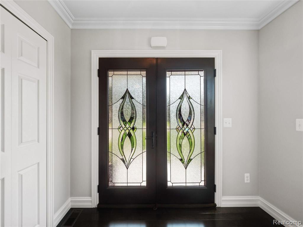 2446 Eastern Avenue Rochester Hills, MI 48307 - Photo 5 of 48