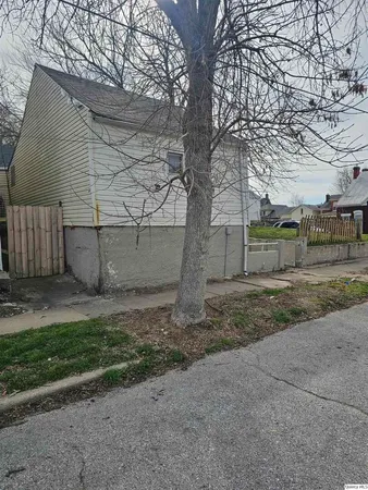 $5,500 | 733 South 7th Street, Quincy, IL 62301