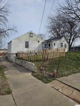 $5,500 | 733 South 7th Street, Quincy, IL 62301