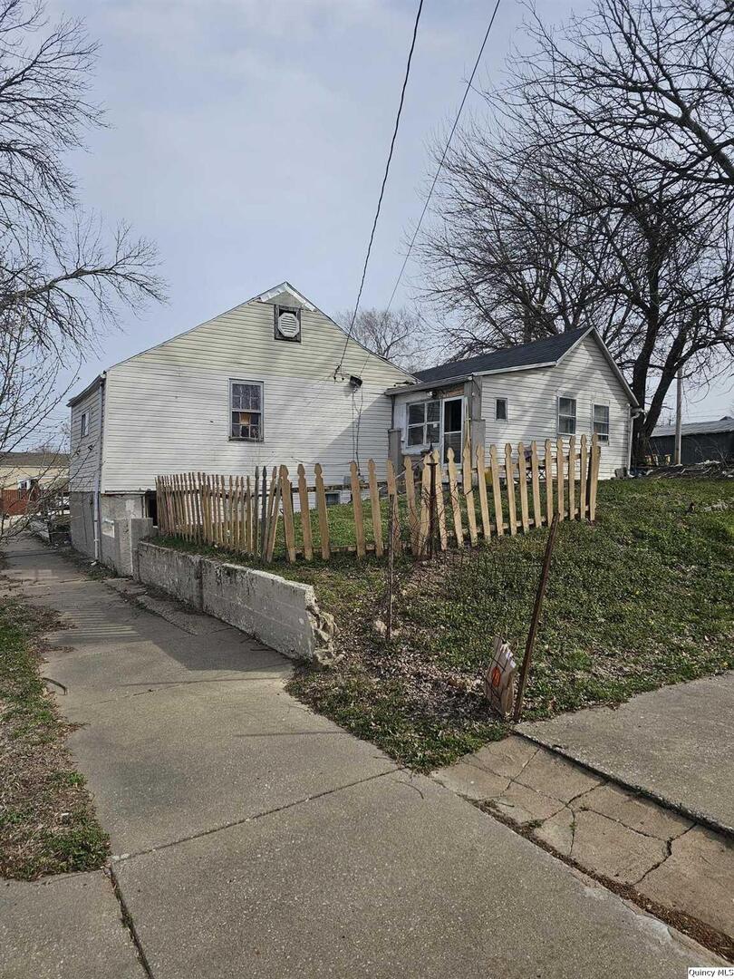 733 South 7th Street Quincy, IL 62301 - Photo 3 of 6