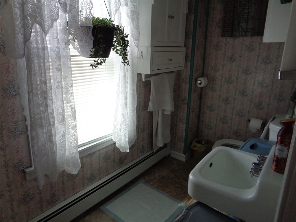 21-23 Eastford Road Southbridge, MA 01550 - Photo 12 of 39