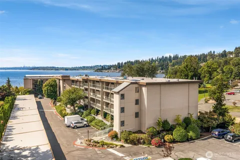 $799,950 | 9715 Northeast Juanita Drive, Unit B107, Kirkland, WA 98034