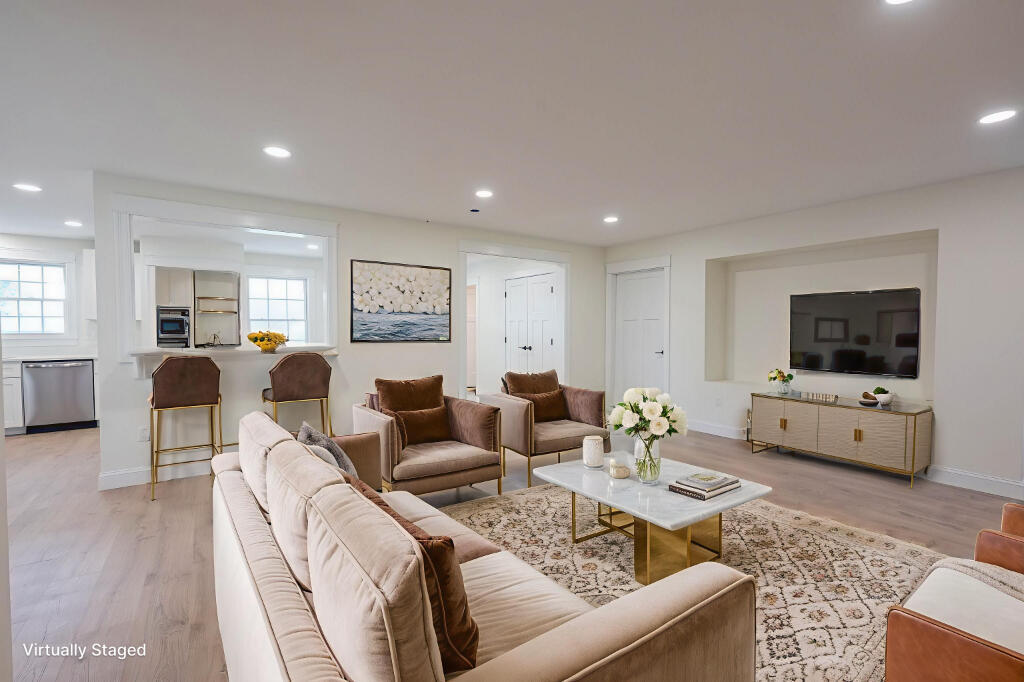 29 Pleasant Street Newcastle, ME 04553 - Photo 31 of 117 Livingroom