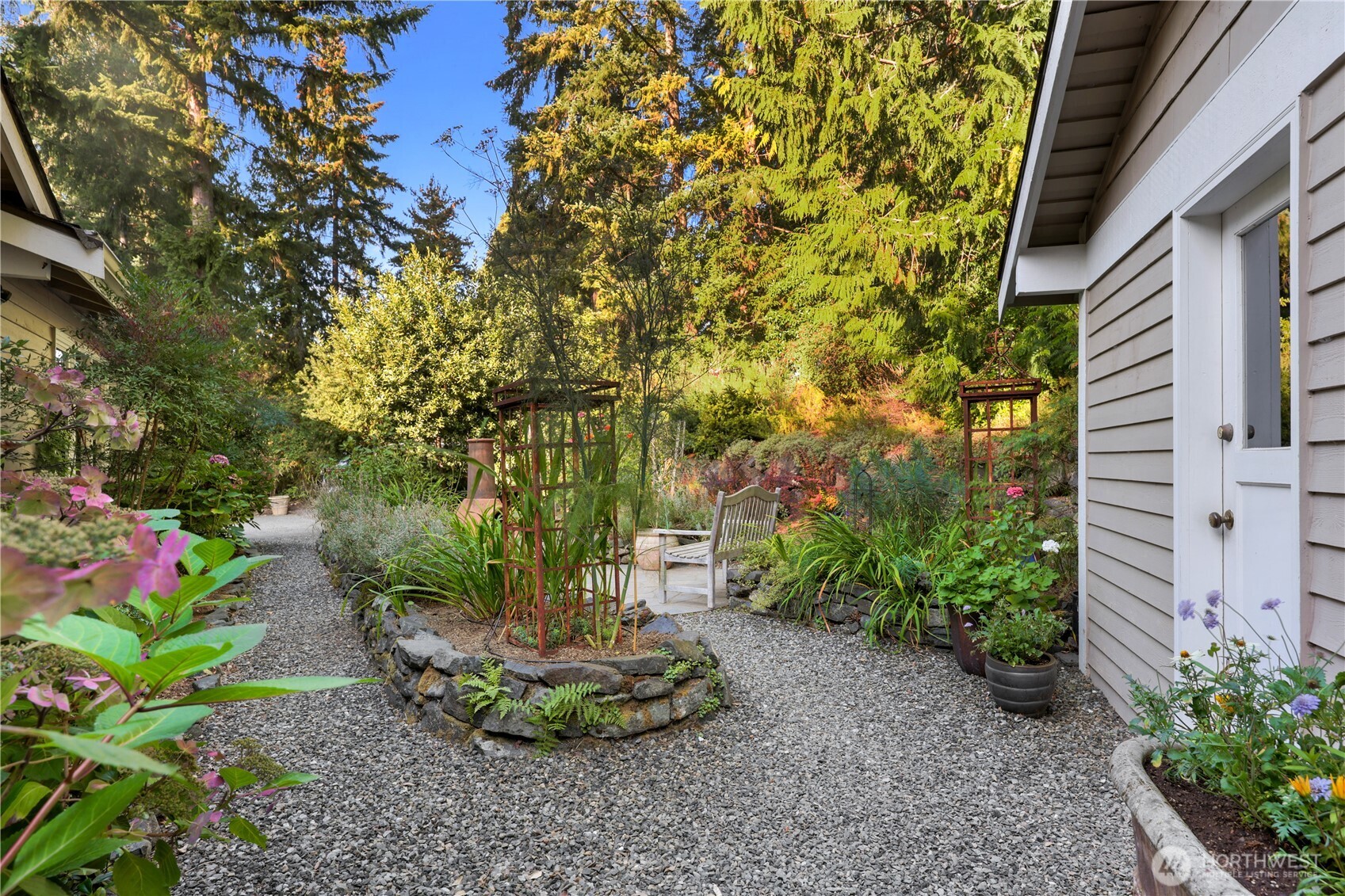 6720 West Mercer Way Mercer Island, WA 98040 - Photo 33 of 40 Gallery Image 33