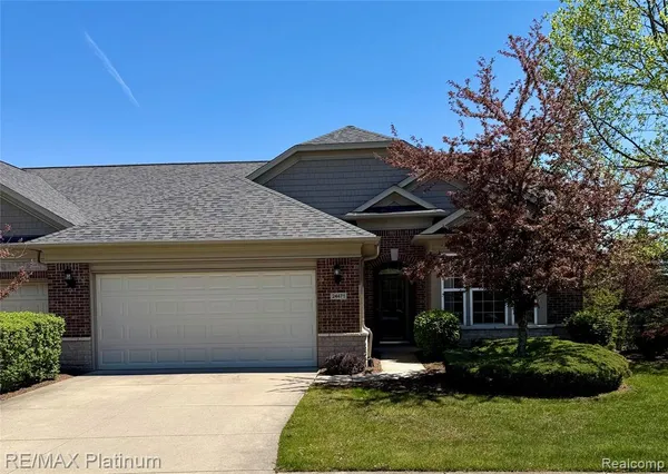 $325,000 | 24471 Sand Lake Lane, Flat Rock, MI 48134