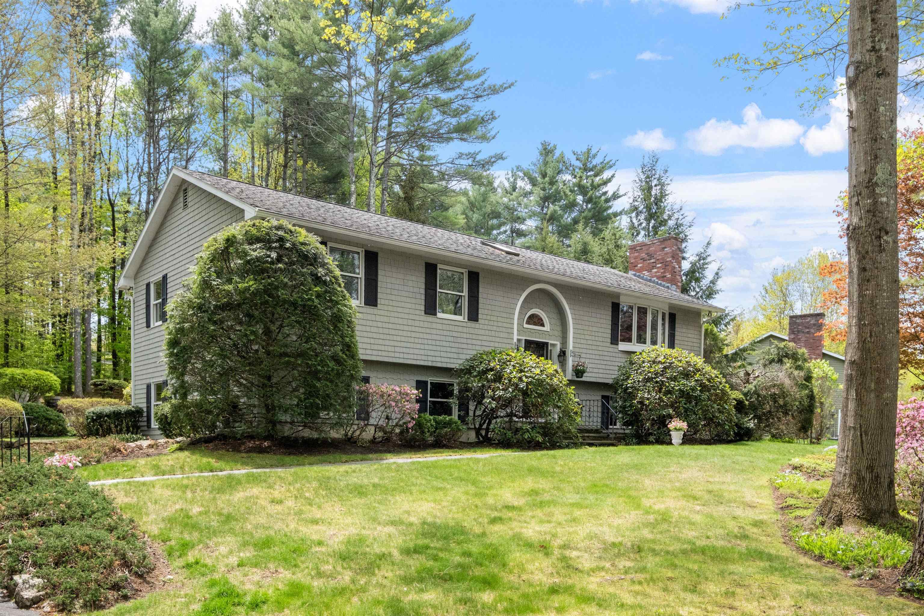 302 Dockham Shore Road Gilford, NH 03249 - Photo 4 of 49