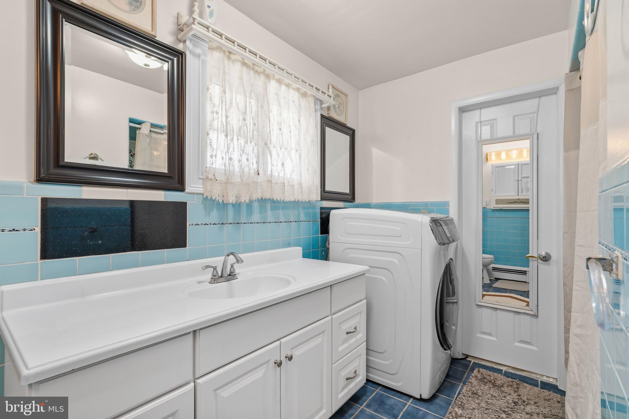 605 8 Street Riverside, NJ 08075 - Photo 37 of 60 Main Bahtroom w/ Washer