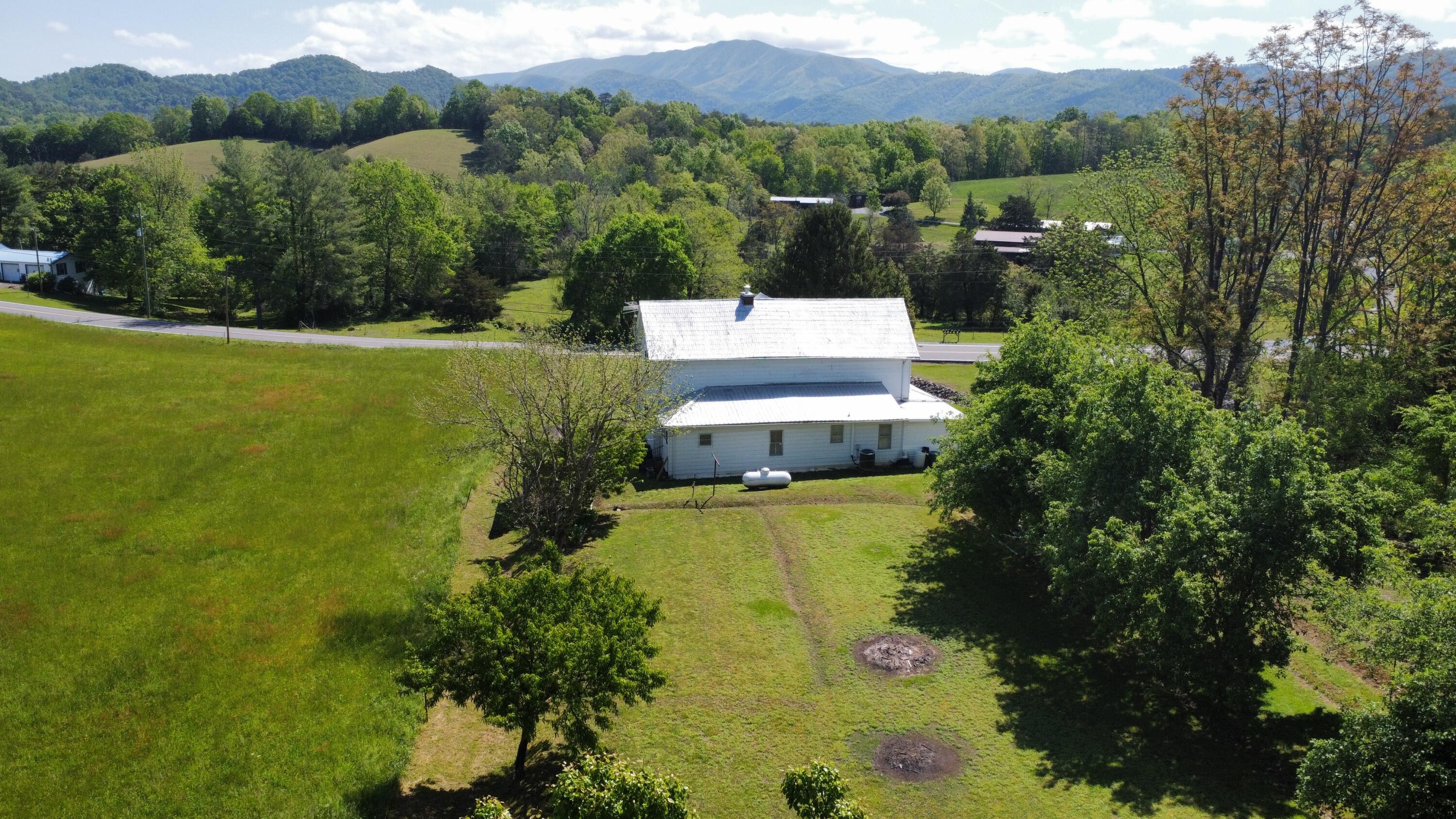 730 Houston Valley Road Greeneville, TN 37743 - Photo 9 of 68 temp_image_for_default_share 24