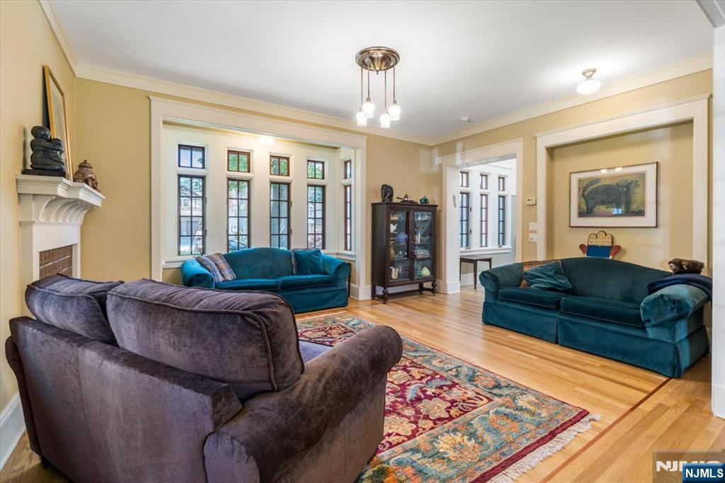 314 Winthrop Road Teaneck, NJ 07666 - Photo 10 of 49