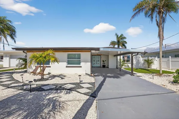 $1,350,000 | 16111 5th Street East, Redington Beach, FL 33708