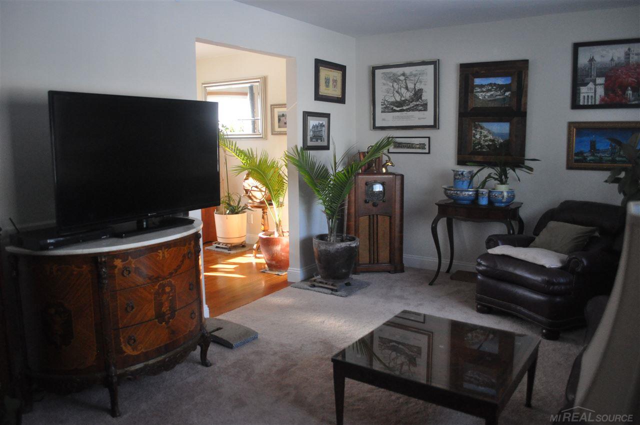 7041 Hatchery Road Waterford, MI 48327 - Photo 9 of 35 31367714-8.JPG