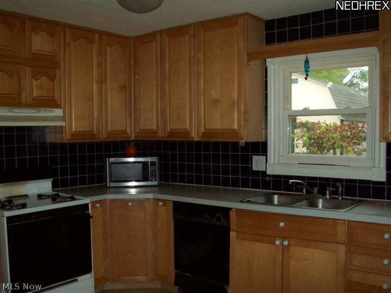 492 Crickett Road Chardon, OH 44024 - Photo 8 of 15