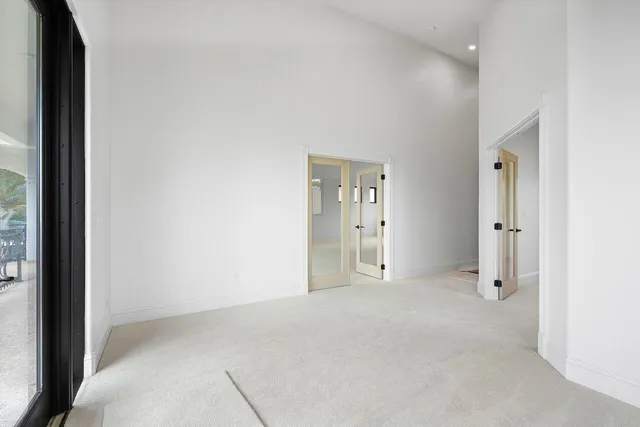 a view of an house with backyard and swimming pool