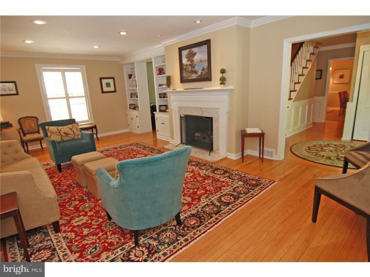 690 Bair Road Berwyn, PA 19312 - Photo 5 of 25 Living Room