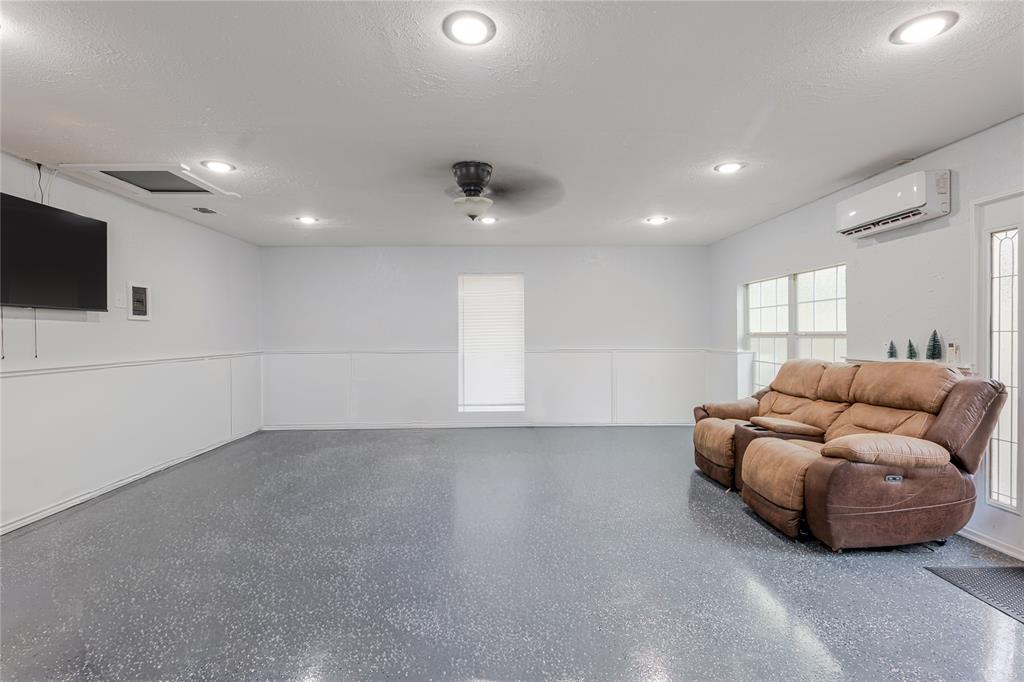 208 Yucca Drive Weatherford, TX 76087 - Photo 27 of 37 Second Living