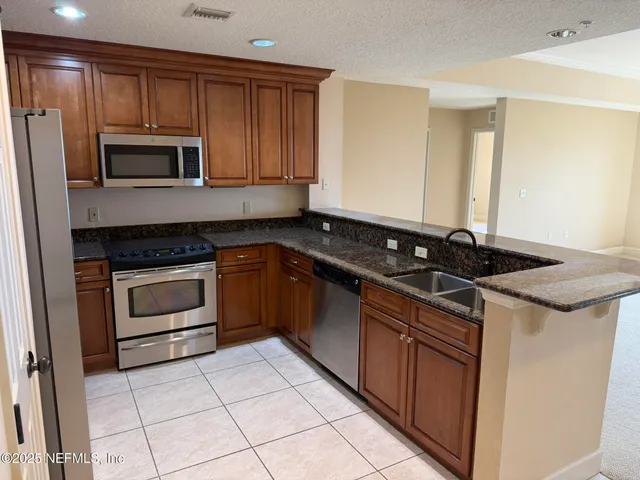 a view of empty room with window