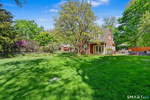 $2,099,000 | 5 Farnham Court, Westport, CT 06880