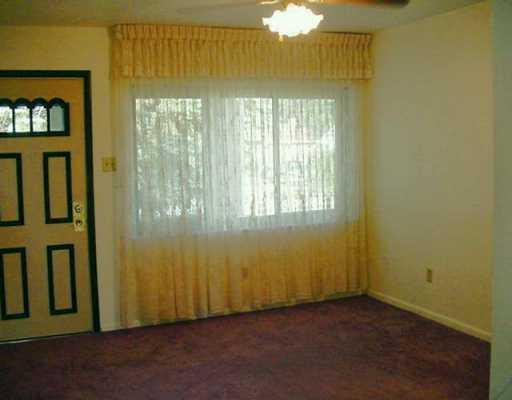 1803 Maratta Road Aliquippa, PA 15001 - Photo 3 of 5 Living Room.
